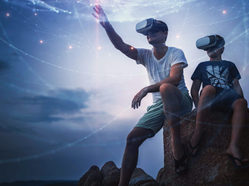 Virtual Reality (VR)